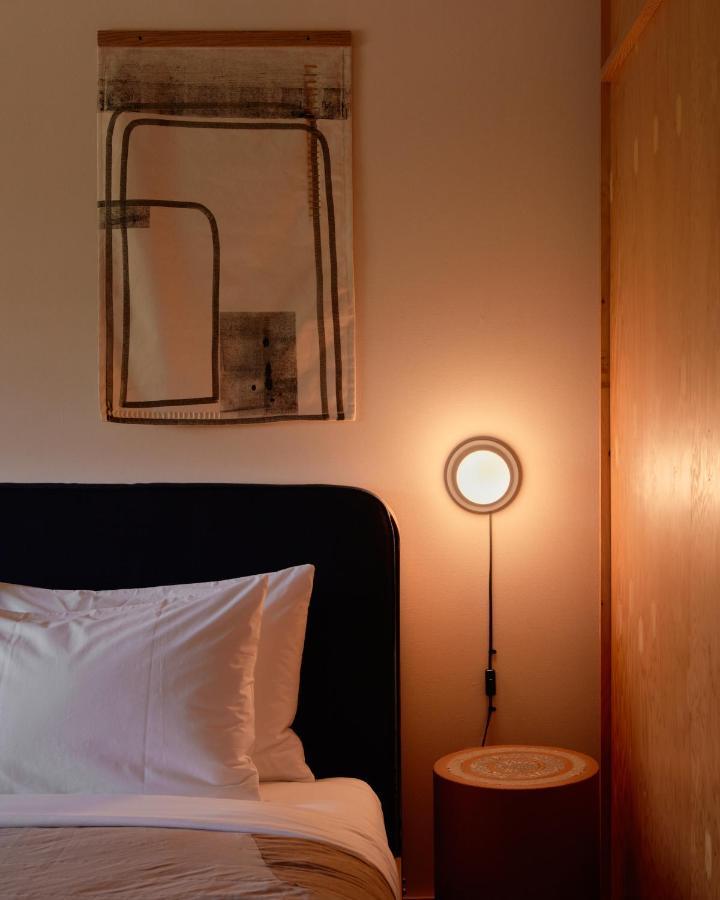 Queen Room,1589728799:JPEG