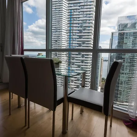 Applewood Suites - 3 Bdrm Ent. District-2